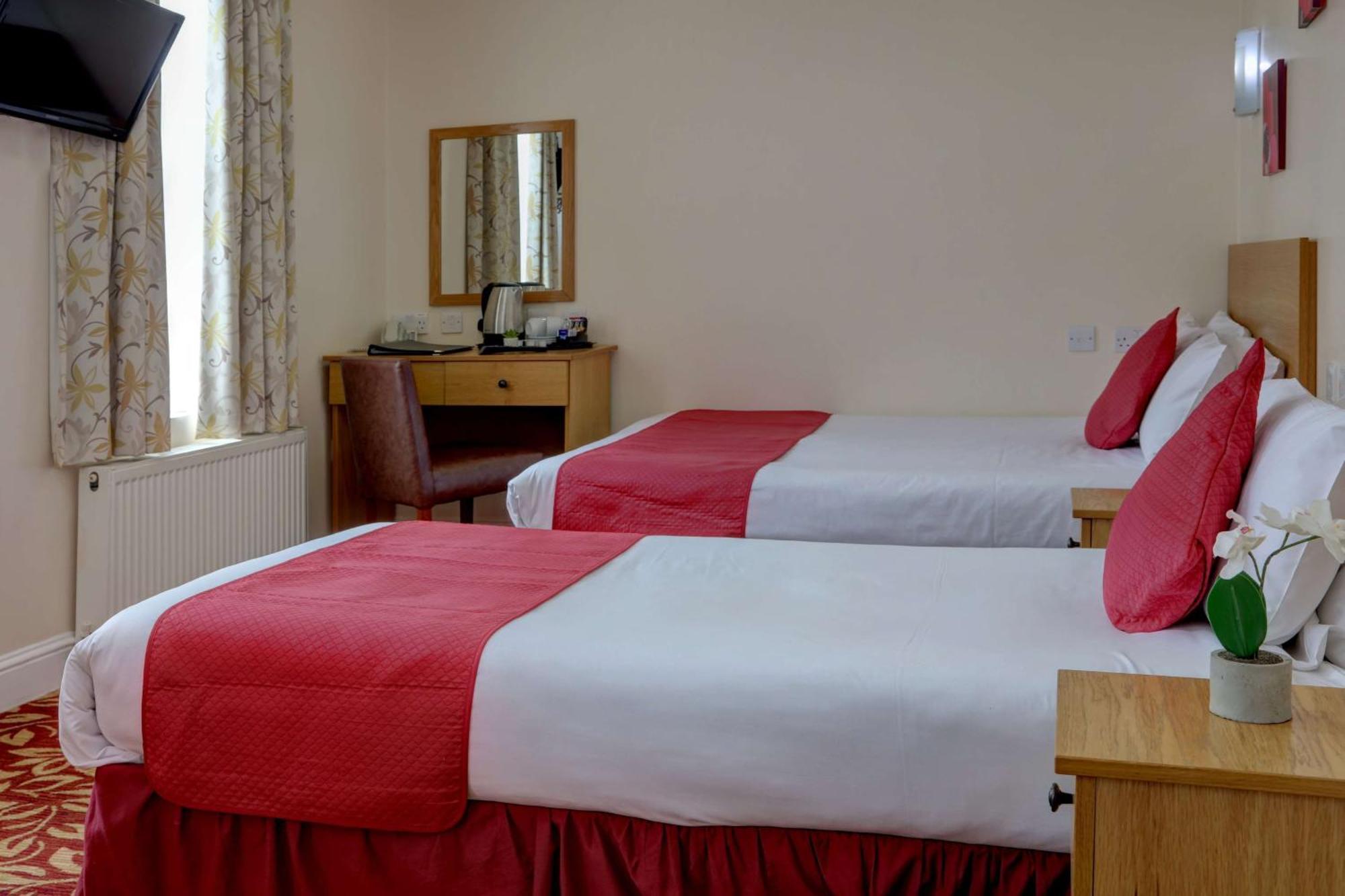 Standard Room One Double Bed One Single Bed Non-Smoking,1208790835:JPEG